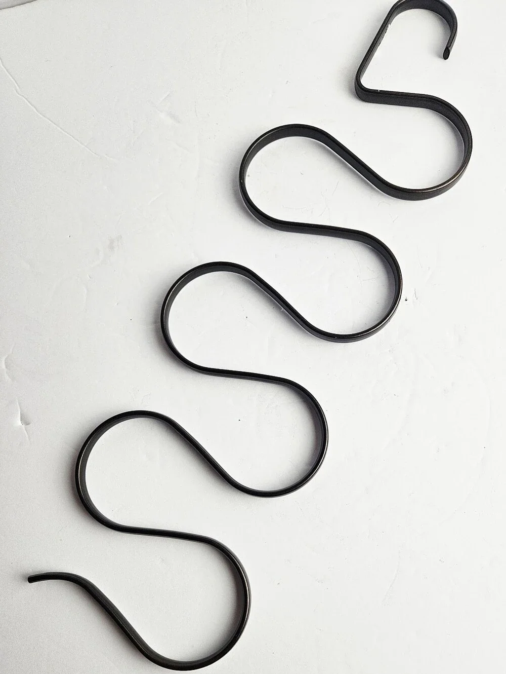 Serpentine Scarf Hanger - Bronze Finish Metal Closet Organizer for Ties, Belts,